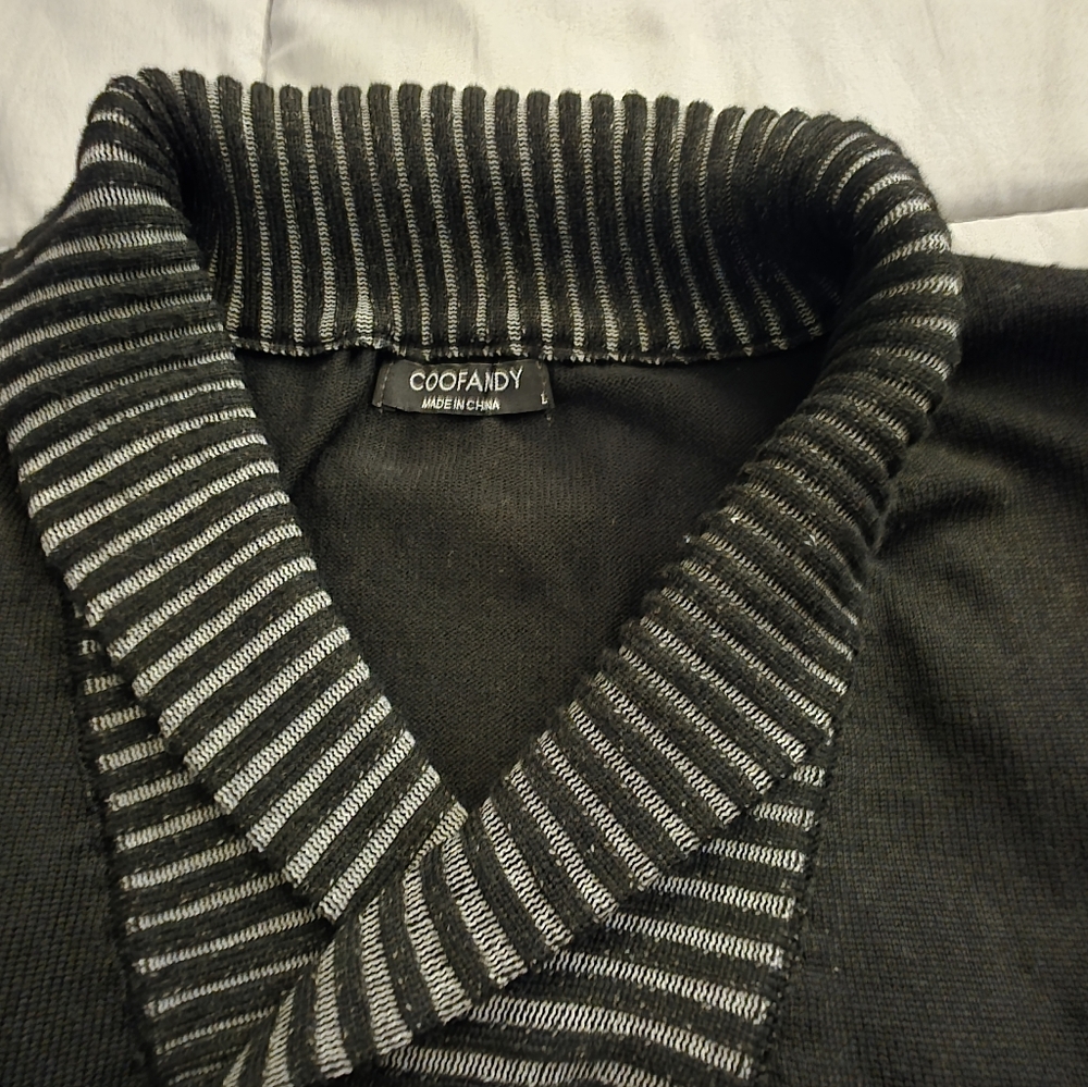 Bundle of 3 Men's sweaters NWT - Picture 2 of 8